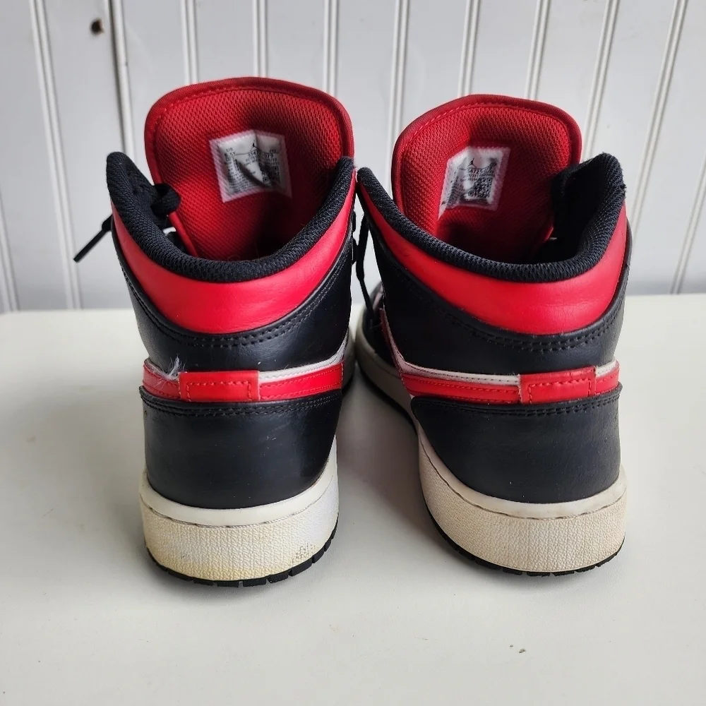 Nike Boys Air Jordan 1 Red 554725-079 Black Basketball Shoes Sneakers Size 6.5Y